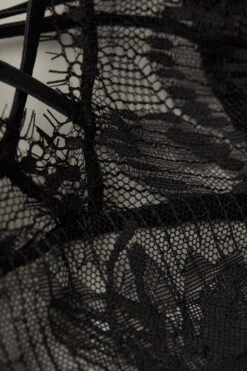 Sensual Unbounded Lace Body -INTIMISSIMI Sales BOD2460019 D1