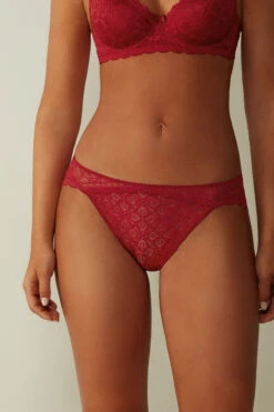 Low-Rise Lace Briefs